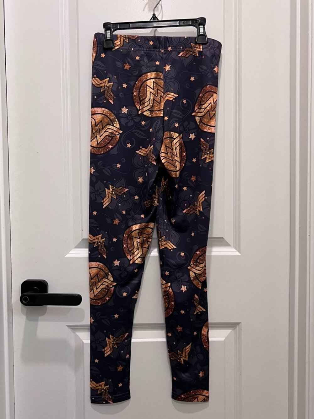 2/$24 💥🆕 Girls Wonder Woman Black All Over Logo Print Leggings | Medium | 5981